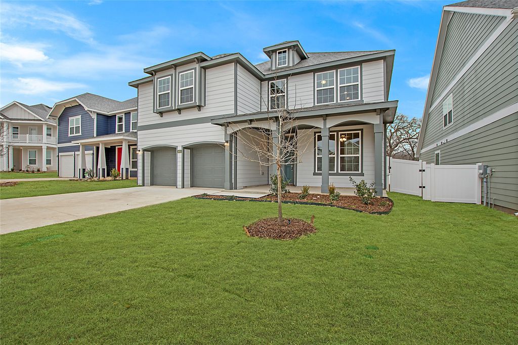 1605 Katharina Avenue, Aubrey, TX 76227