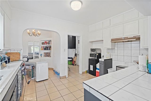 1637 W 37th Street, Los Angeles, CA 90018