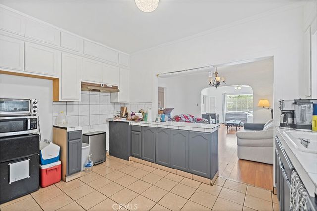 1637 W 37th Street, Los Angeles, CA 90018