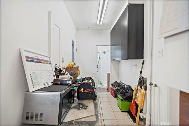 1637 W 37th Street, Los Angeles, CA 90018