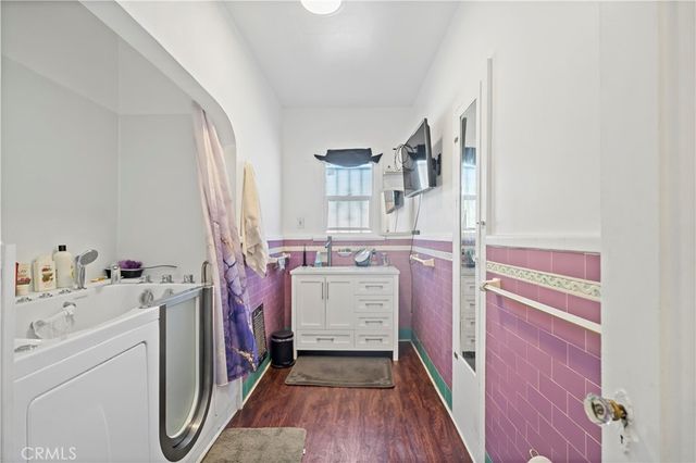 1637 W 37th Street, Los Angeles, CA 90018