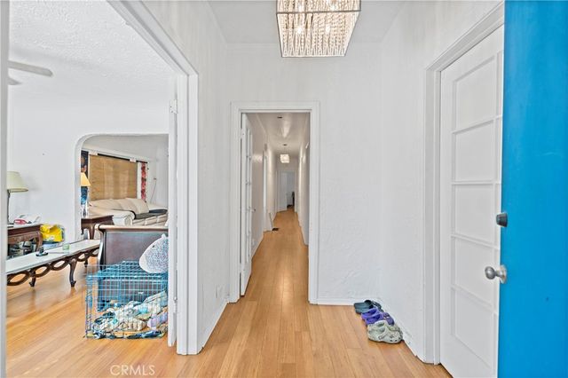 1637 W 37th Street, Los Angeles, CA 90018