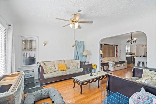 1637 W 37th Street, Los Angeles, CA 90018