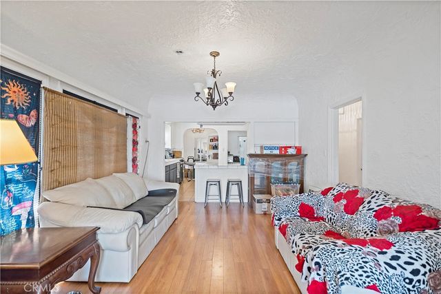 1637 W 37th Street, Los Angeles, CA 90018