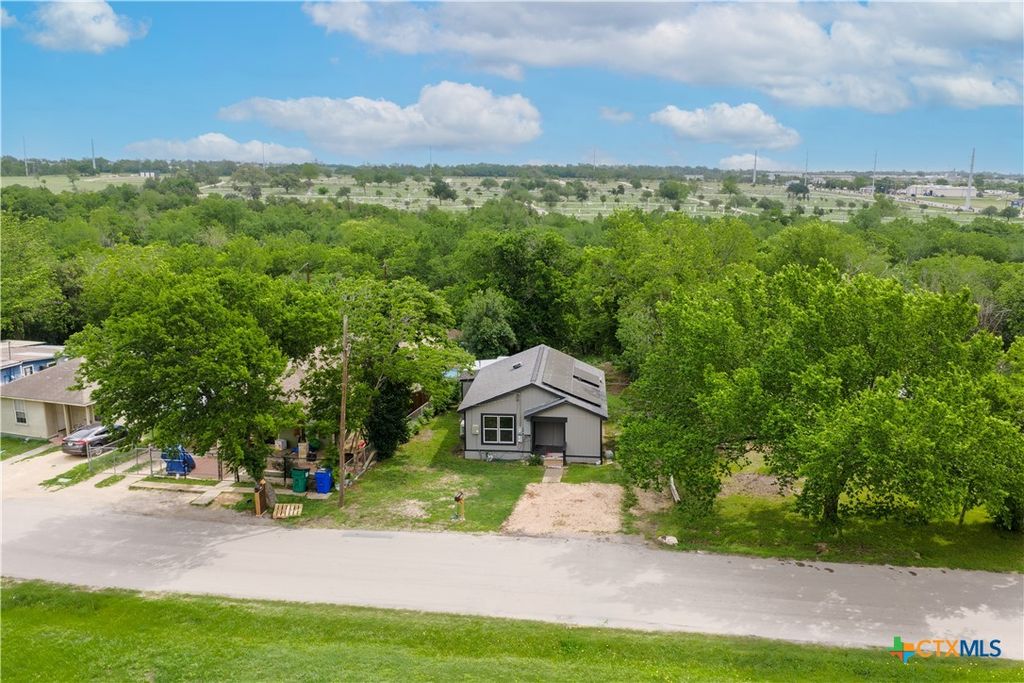 604 Burkett St, Taylor, TX 76574