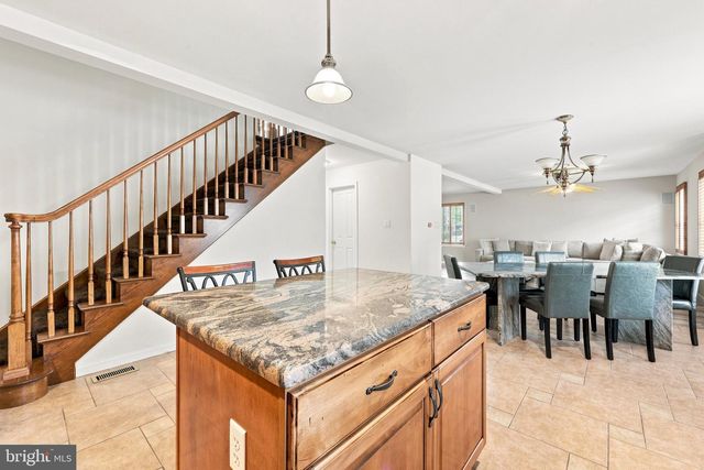 120 E JANSEN AVE, Essington, PA 19029