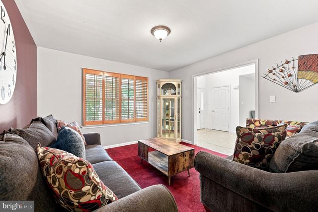 120 E JANSEN AVE, Essington, PA 19029