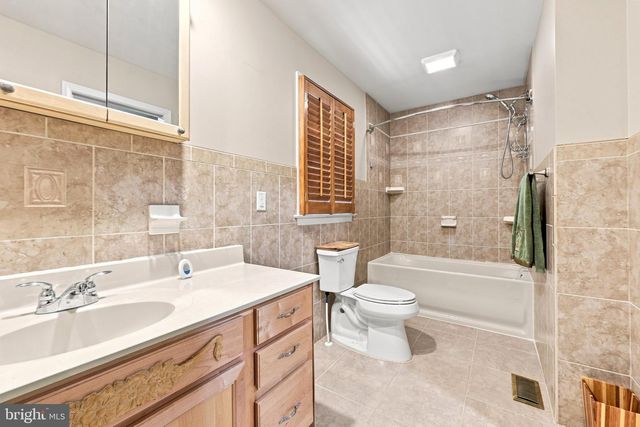 120 E JANSEN AVE, Essington, PA 19029