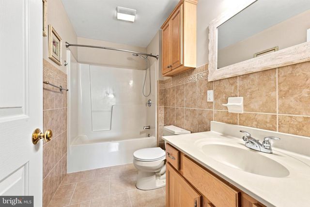 120 E JANSEN AVE, Essington, PA 19029