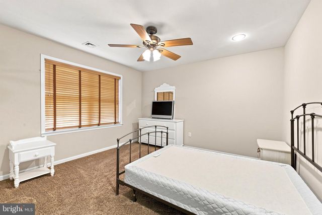 120 E JANSEN AVE, Essington, PA 19029