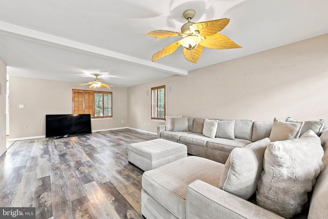 120 E JANSEN AVE, Essington, PA 19029