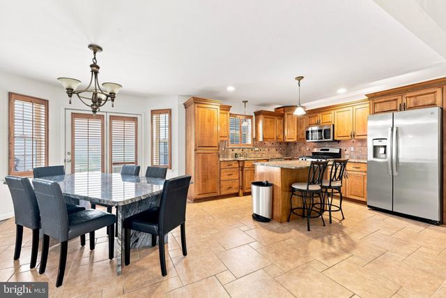 120 E JANSEN AVE, Essington, PA 19029