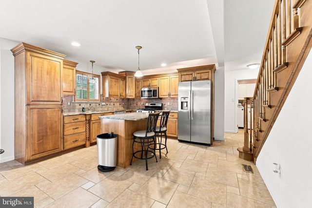 120 E JANSEN AVE, Essington, PA 19029