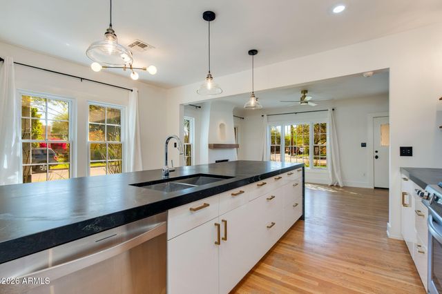 1302 W CULVER Street, Phoenix, AZ 85007