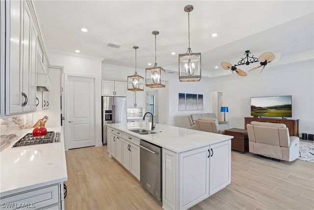 1821 Amador CT, Naples, FL 34120