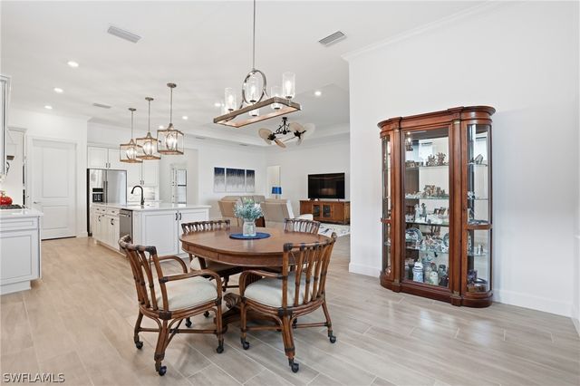 1821 Amador CT, Naples, FL 34120