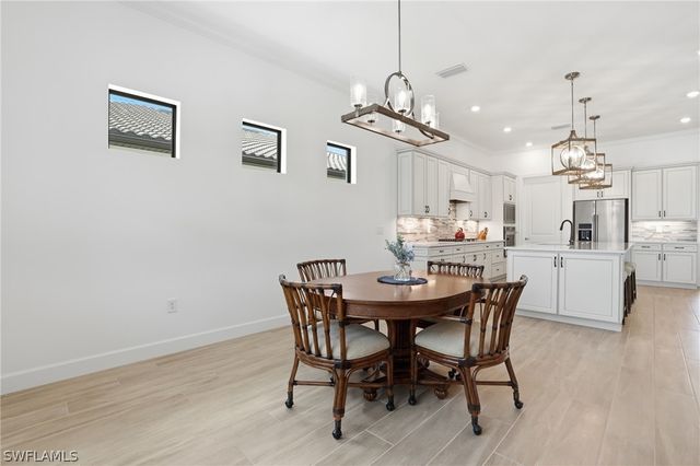 1821 Amador CT, Naples, FL 34120