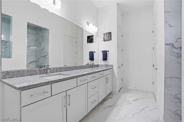 1821 Amador CT, Naples, FL 34120