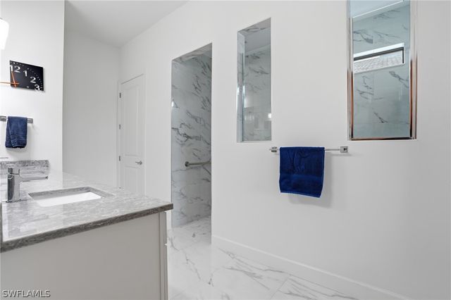 1821 Amador CT, Naples, FL 34120