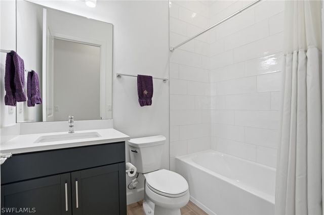 1821 Amador CT, Naples, FL 34120