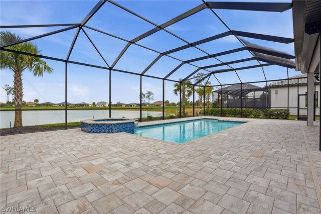 1821 Amador CT, Naples, FL 34120