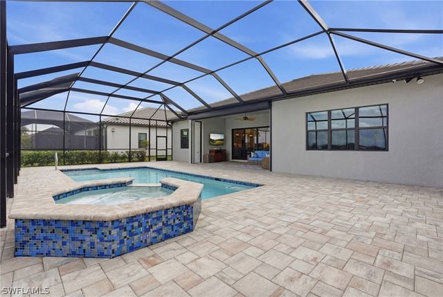 1821 Amador CT, Naples, FL 34120