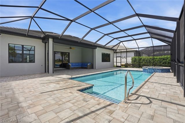 1821 Amador CT, Naples, FL 34120