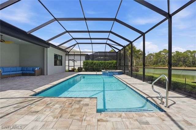 1821 Amador CT, Naples, FL 34120