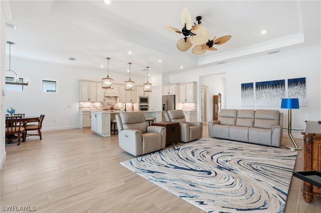 1821 Amador CT, Naples, FL 34120