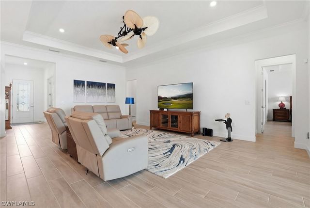 1821 Amador CT, Naples, FL 34120