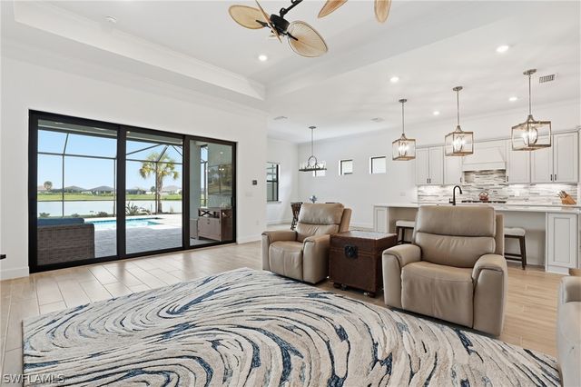 1821 Amador CT, Naples, FL 34120