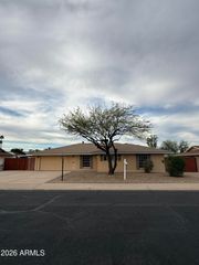 10332 W WININGER Circle, Sun City, AZ 85351