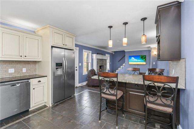 810 NE Chestnut Street, Lee's Summit, MO 64086