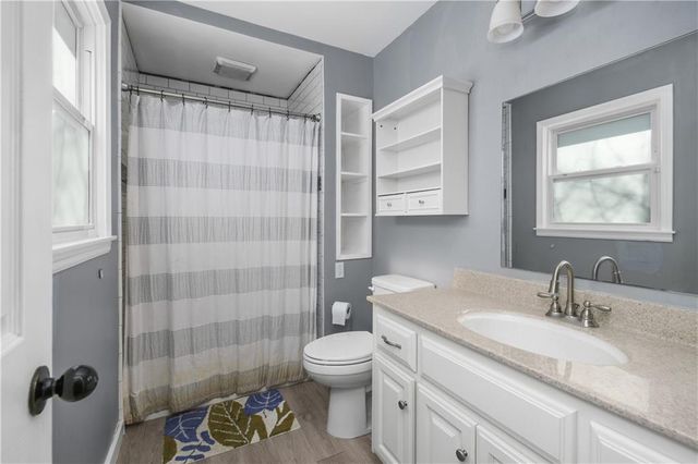 810 NE Chestnut Street, Lee's Summit, MO 64086