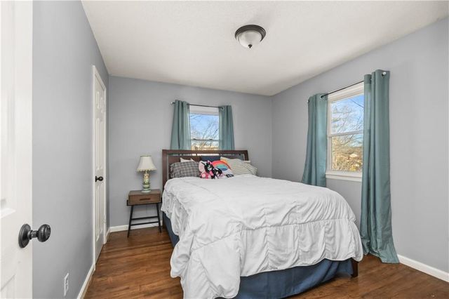 810 NE Chestnut Street, Lee's Summit, MO 64086