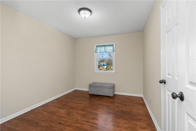 810 NE Chestnut Street, Lee's Summit, MO 64086