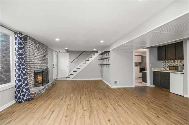 810 NE Chestnut Street, Lee's Summit, MO 64086