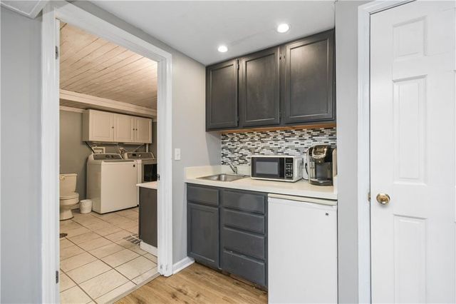 810 NE Chestnut Street, Lee's Summit, MO 64086