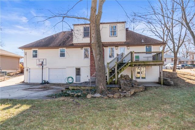 810 NE Chestnut Street, Lee's Summit, MO 64086