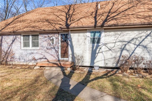 810 NE Chestnut Street, Lee's Summit, MO 64086