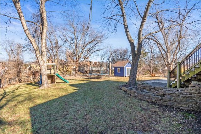 810 NE Chestnut Street, Lee's Summit, MO 64086