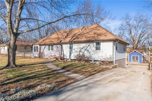 810 NE Chestnut Street, Lee's Summit, MO 64086