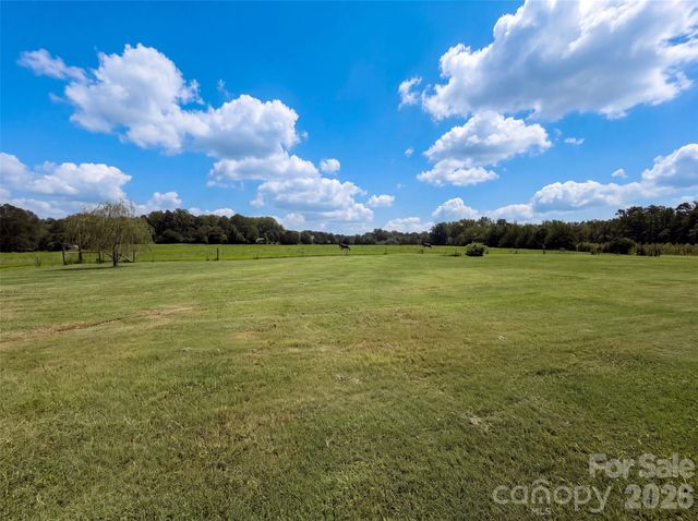 749 Williamsburg Estate Road, Clover, SC 29710
