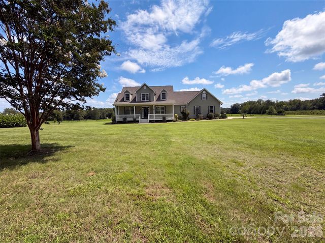 749 Williamsburg Estate Road, Clover, SC 29710