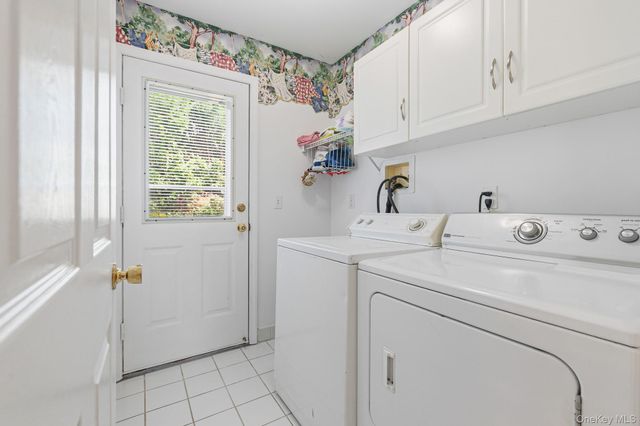 14 Long House Way, Commack, NY 11725