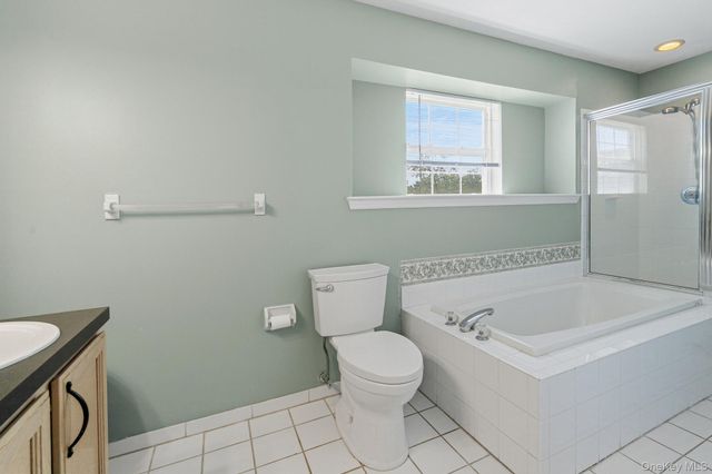 14 Long House Way, Commack, NY 11725