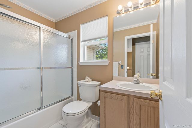 14 Long House Way, Commack, NY 11725