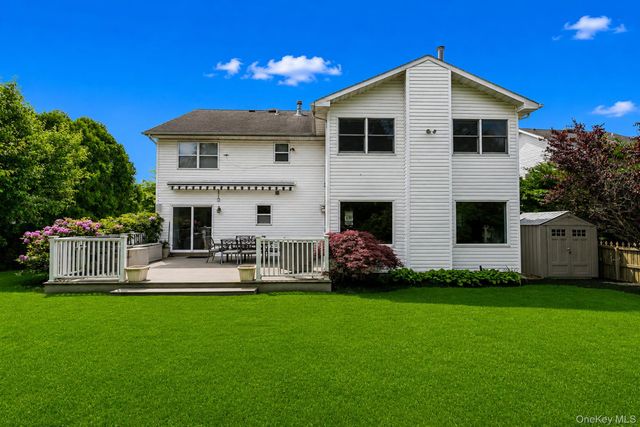 14 Long House Way, Commack, NY 11725