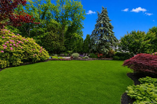 14 Long House Way, Commack, NY 11725