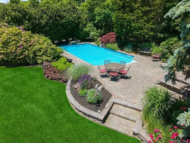 14 Long House Way, Commack, NY 11725